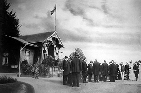 Král Eduard VII. při slavnostním otevřením hřiště v roce 1905 Král Eduard VII. při slavnostním otevřením hřiště v roce 1905